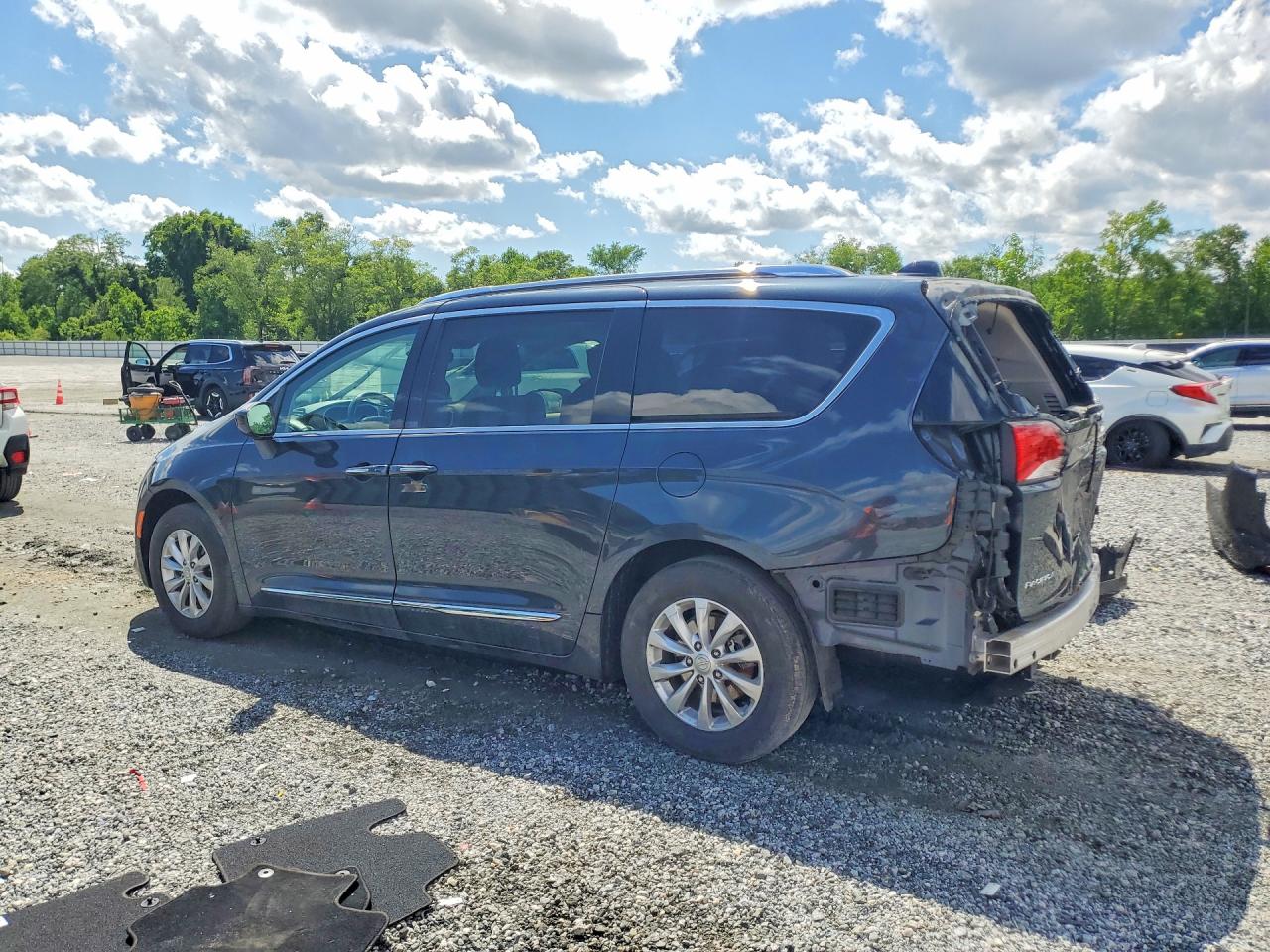 Chrysler Pacifica Touring L