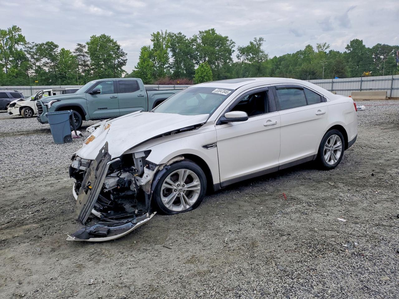 Salvage Ford Taurus Image