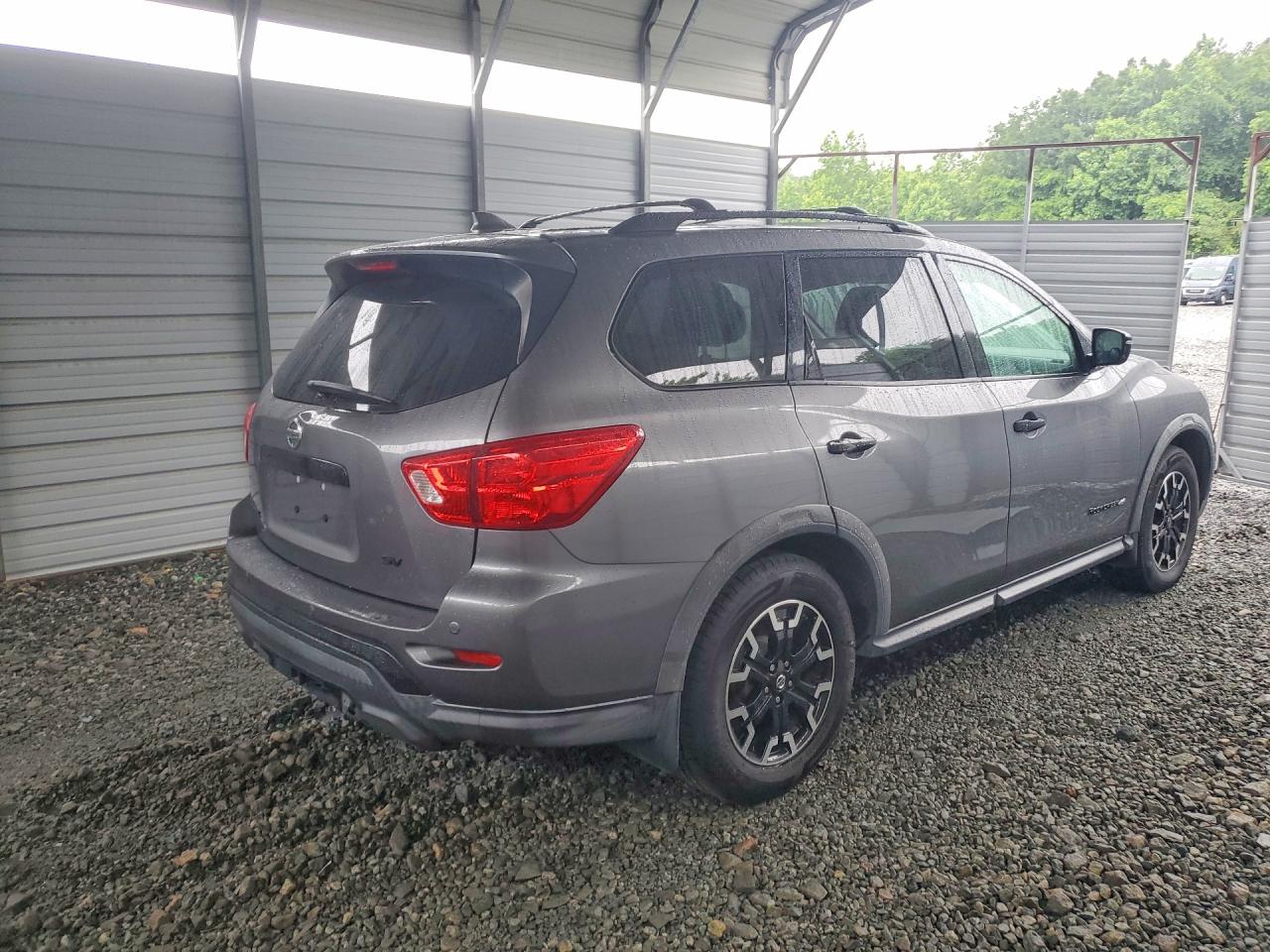 Nissan Pathfinder Sv