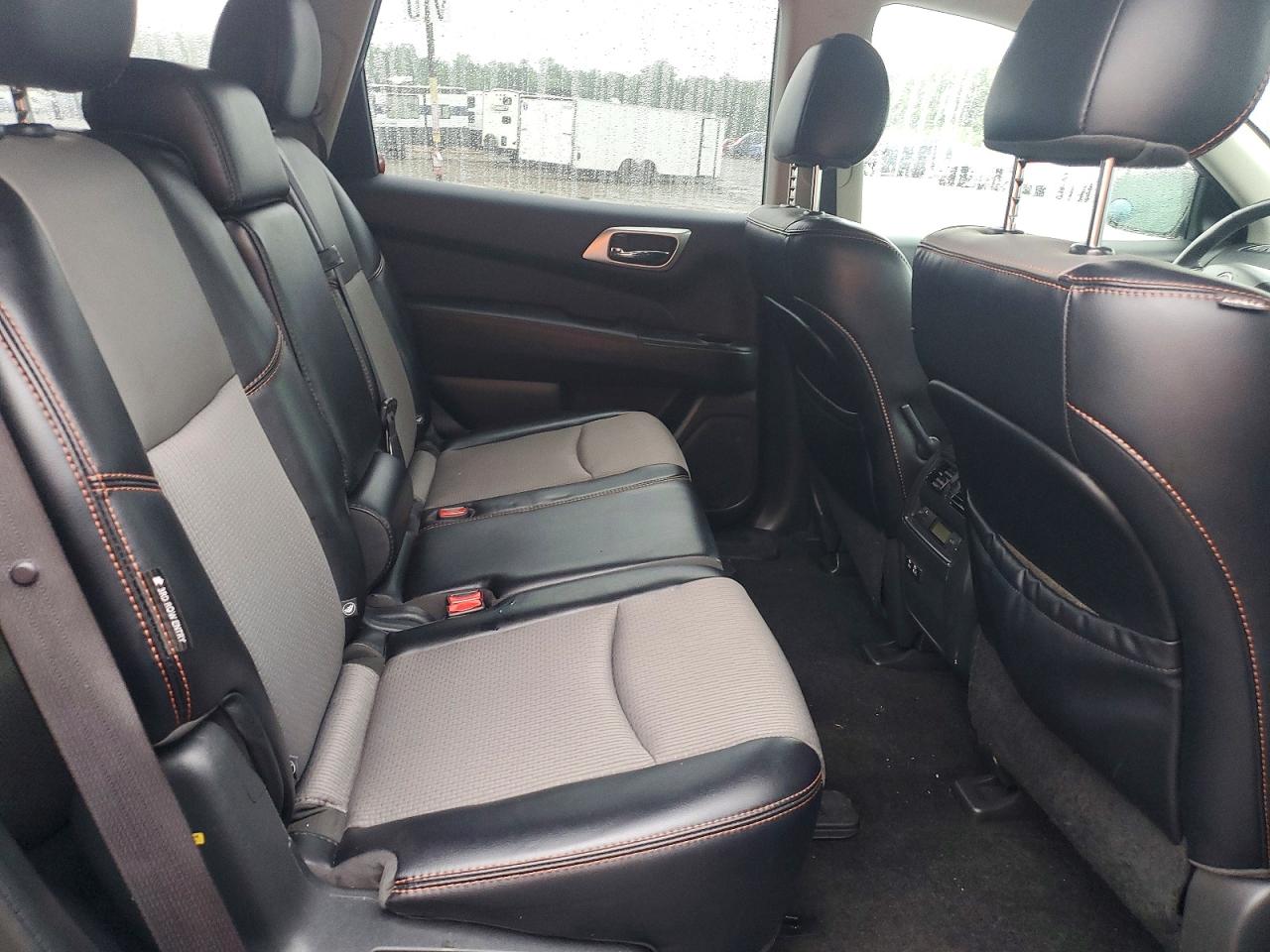 Nissan Pathfinder Sv