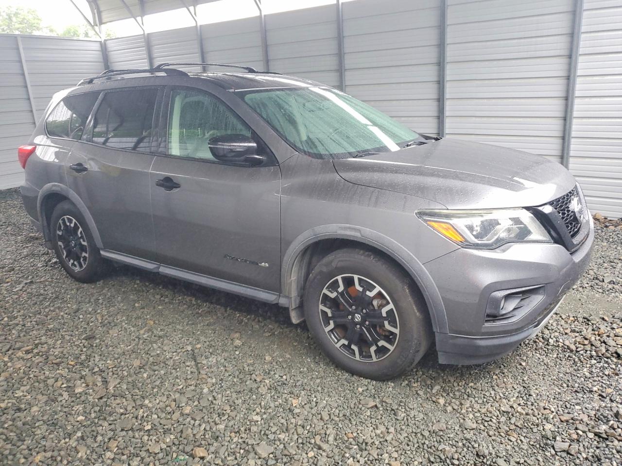 Nissan Pathfinder Sv
