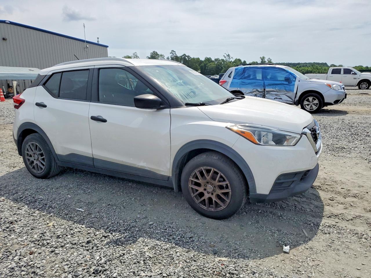 Nissan Kicks S
