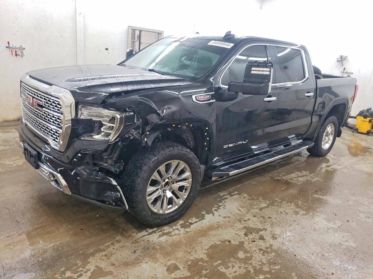 Salvage GMC Sierra Image
