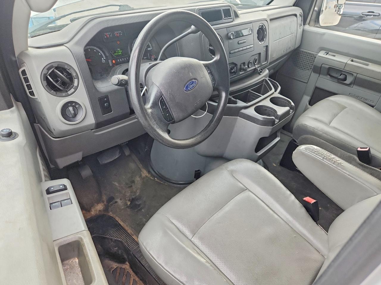 Ford Econoline E250 Van