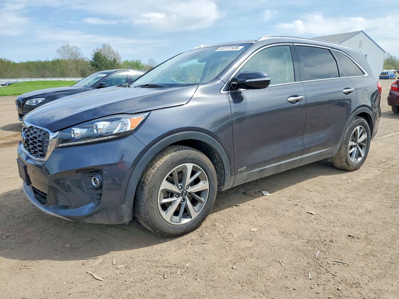 Salvage Kia Sorento Image