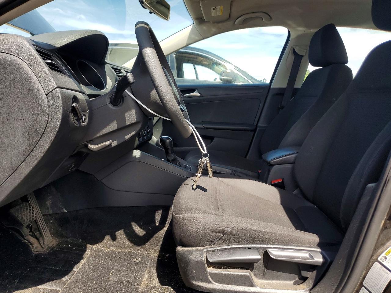 Volkswagen Jetta Base