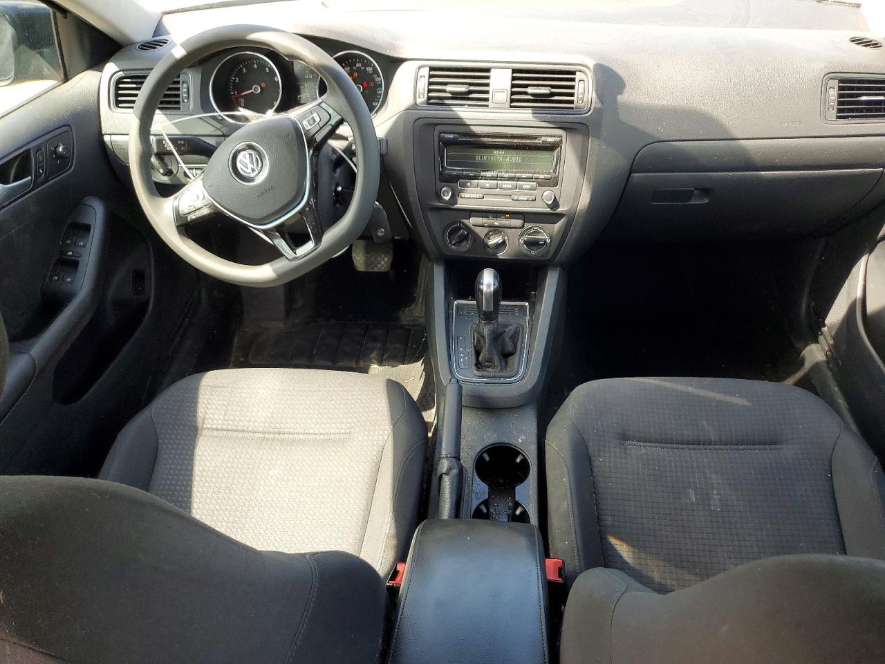 Volkswagen Jetta Base