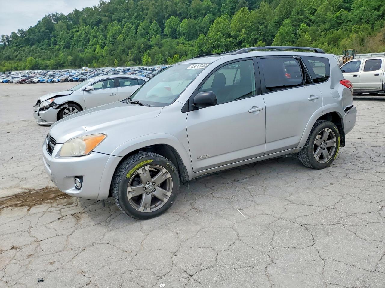 Salvage Toyota RAV4 Image