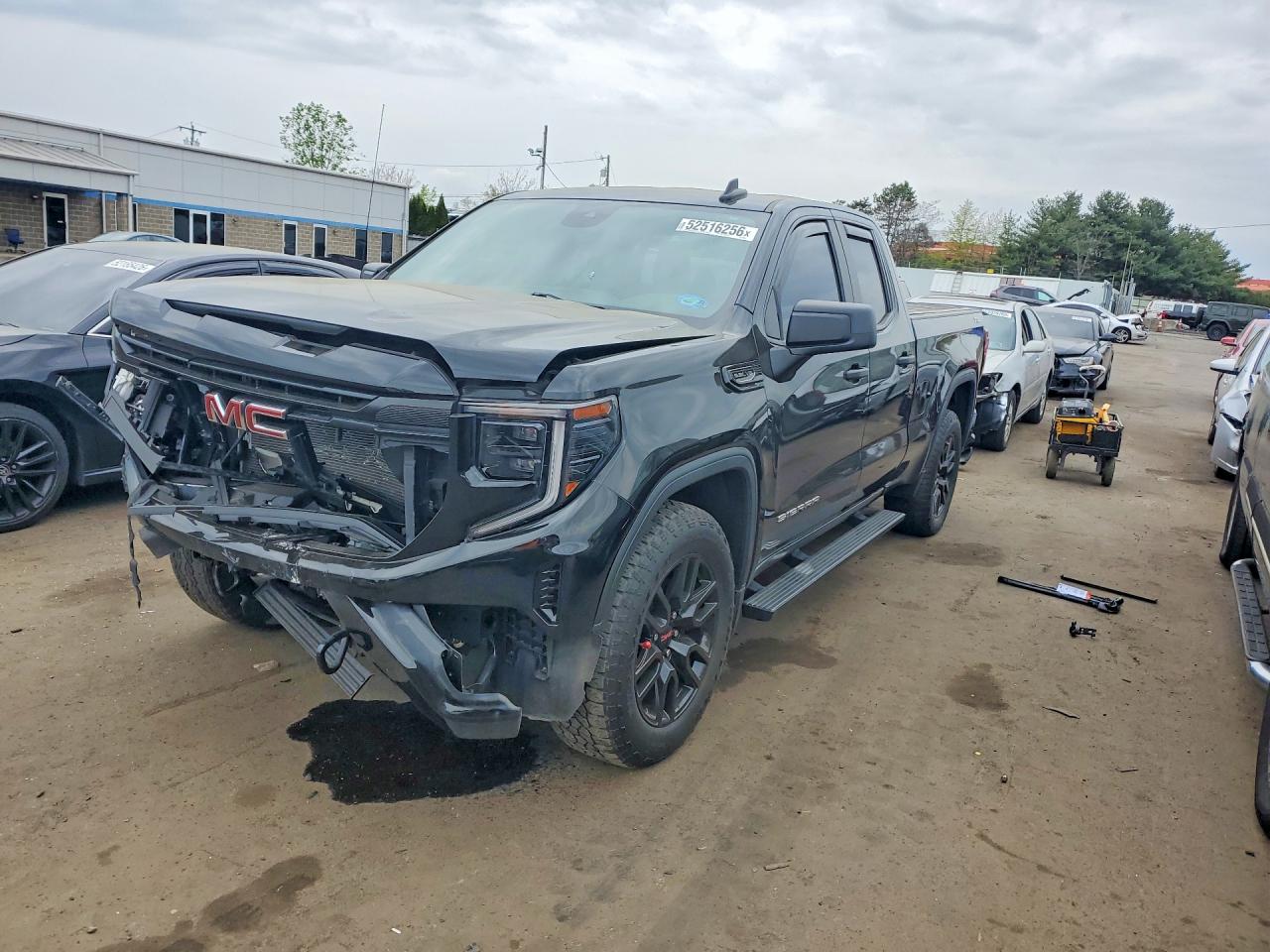 Salvage GMC Sierra Image