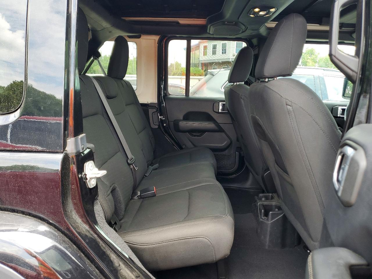 Jeep Wrangler Sahara