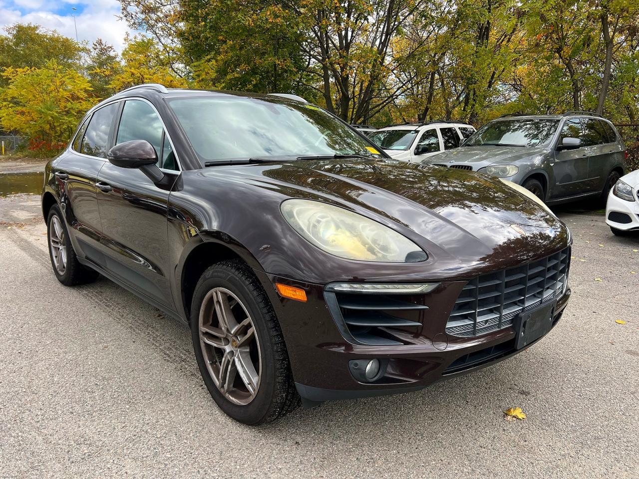 Salvage Porsche Macan Image