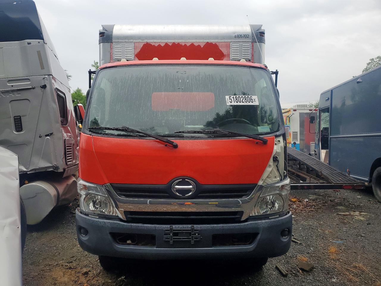 Hino 195