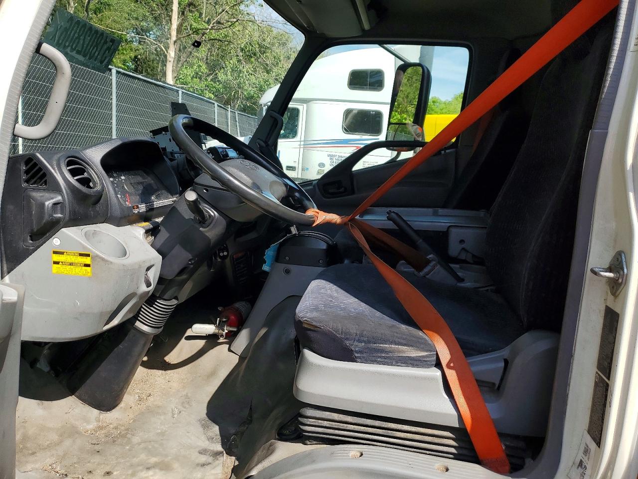 Hino 195
