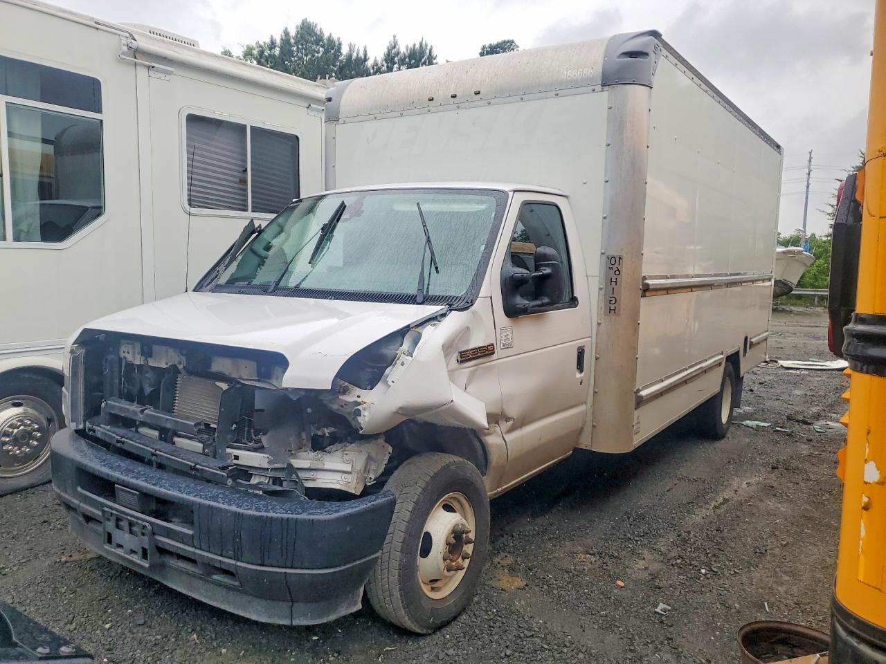 Ford Econoline E350 Super Duty Van