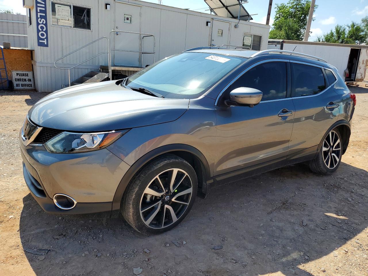 Salvage Nissan Rogue Image