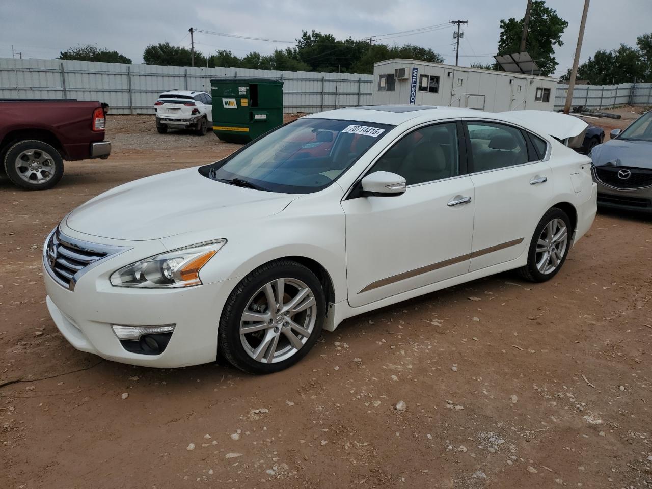 Salvage Nissan Altima Image
