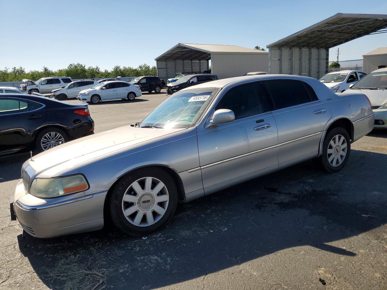 Salvage Lincoln Towncar Image