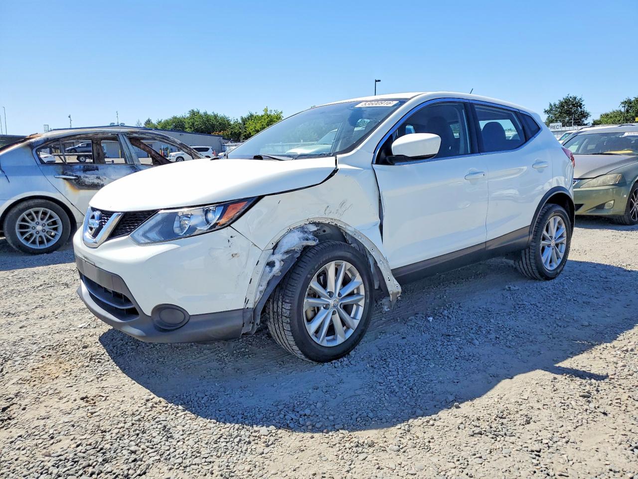 Salvage Nissan Rogue Image