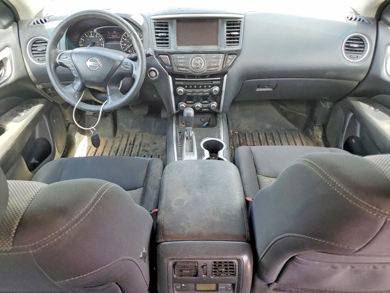 Nissan Pathfinder Sv