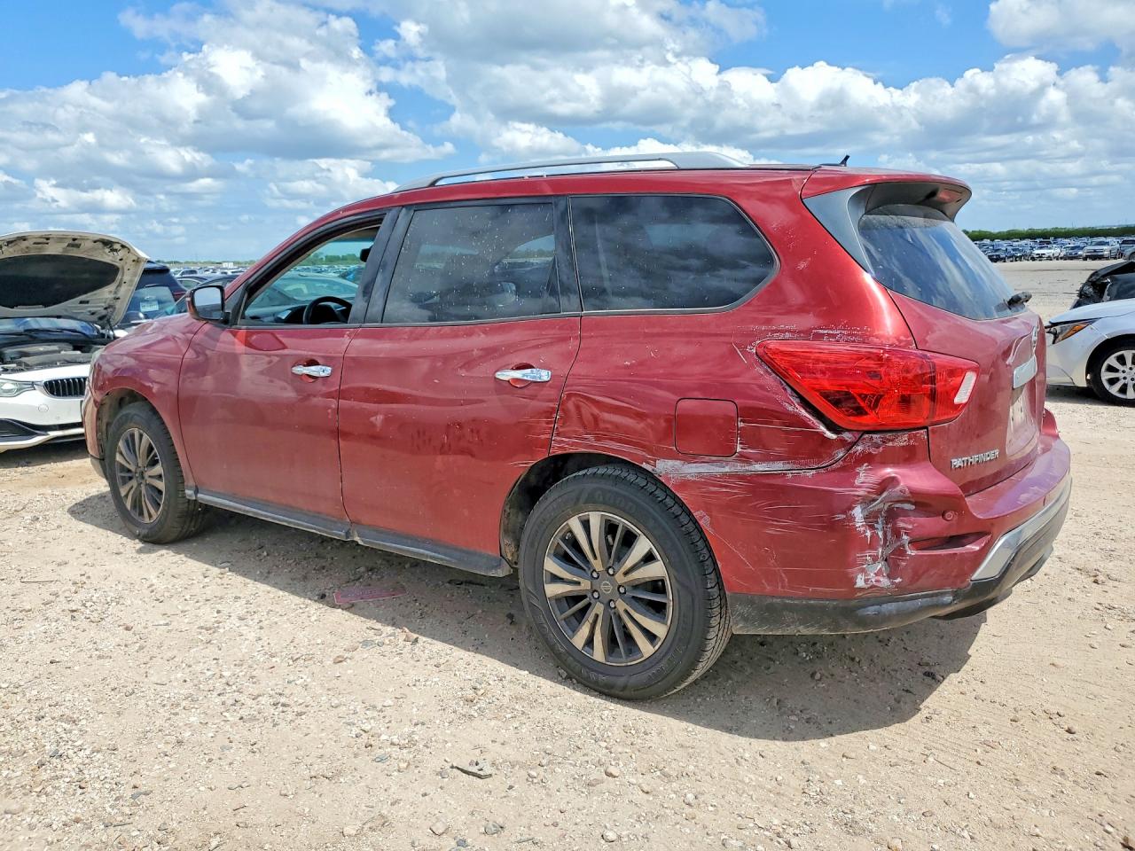 Nissan Pathfinder Sv