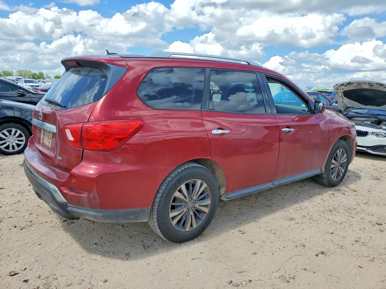 Nissan Pathfinder Sv
