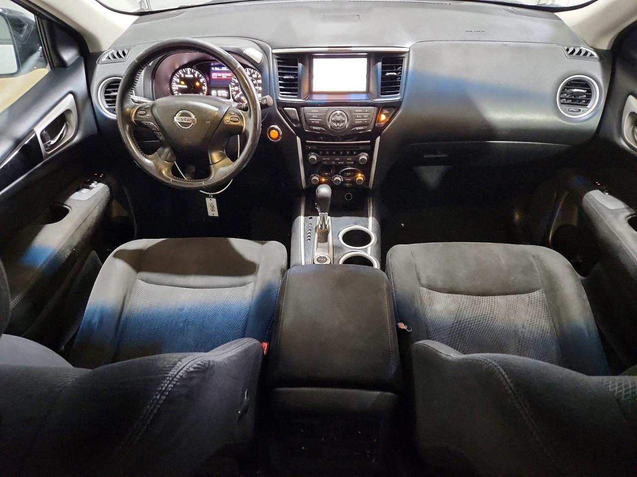 Nissan Pathfinder Sv