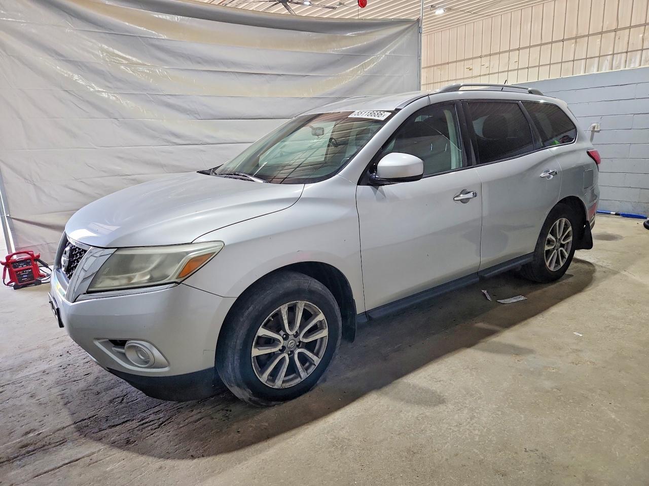 Salvage Nissan Pathfinder Image