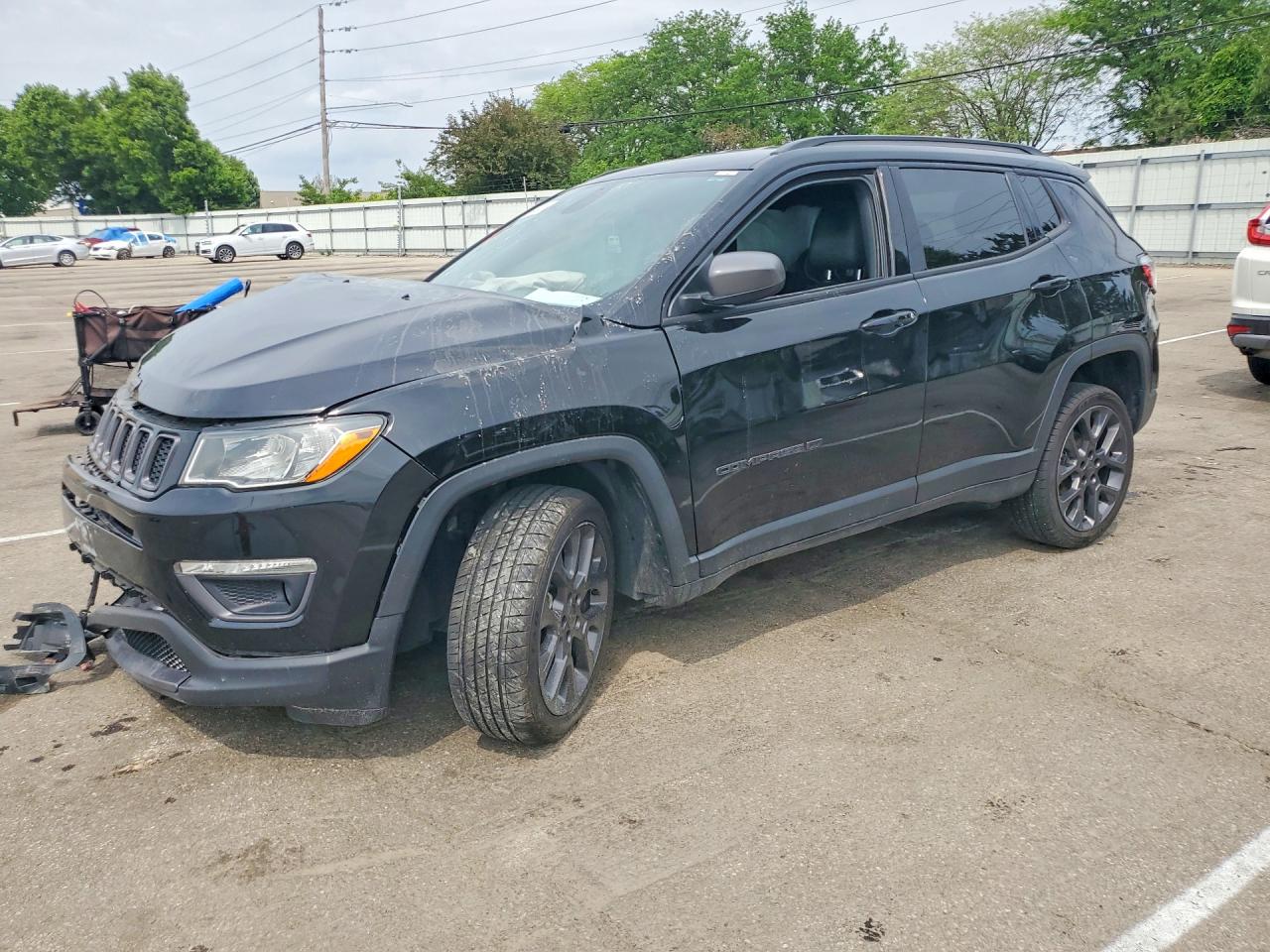 Salvage Jeep Compass Image
