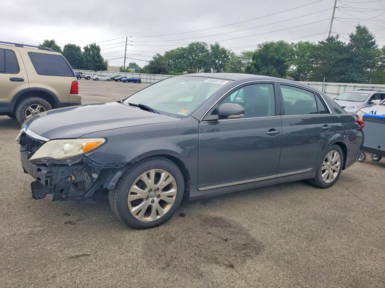 Salvage Toyota Avalon Image
