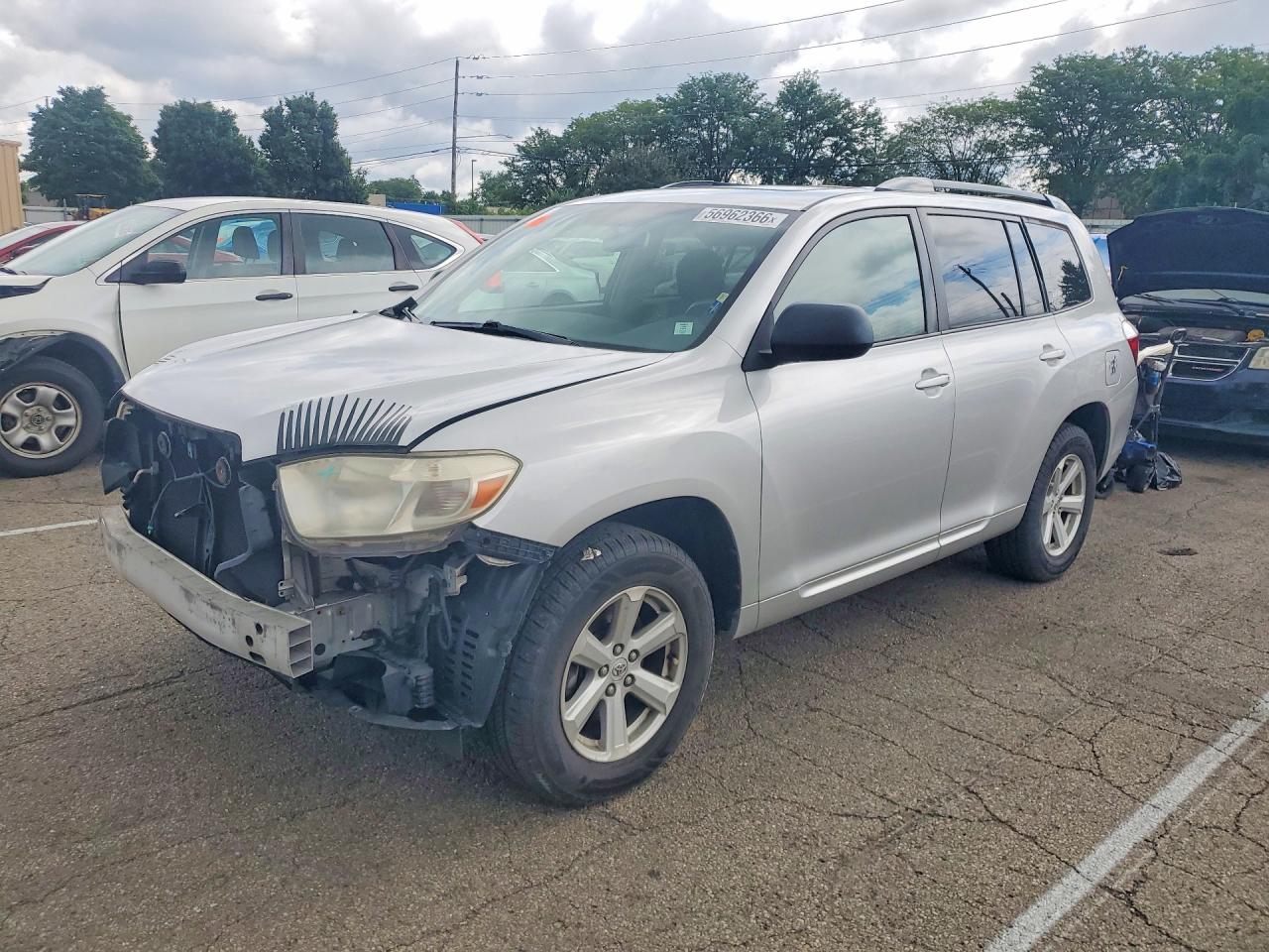 Salvage Toyota Highlander Image