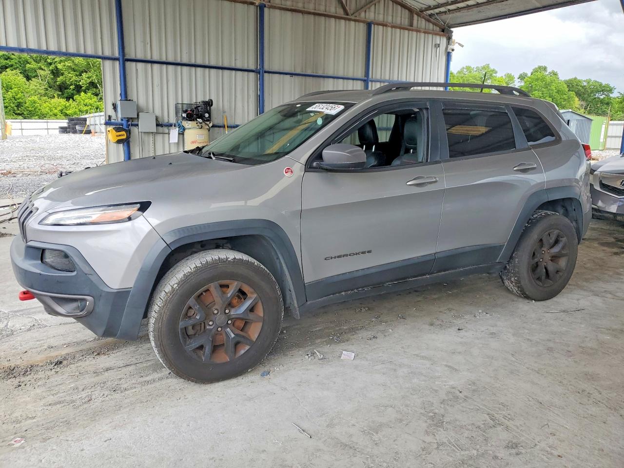 Salvage Jeep Cherokee Image