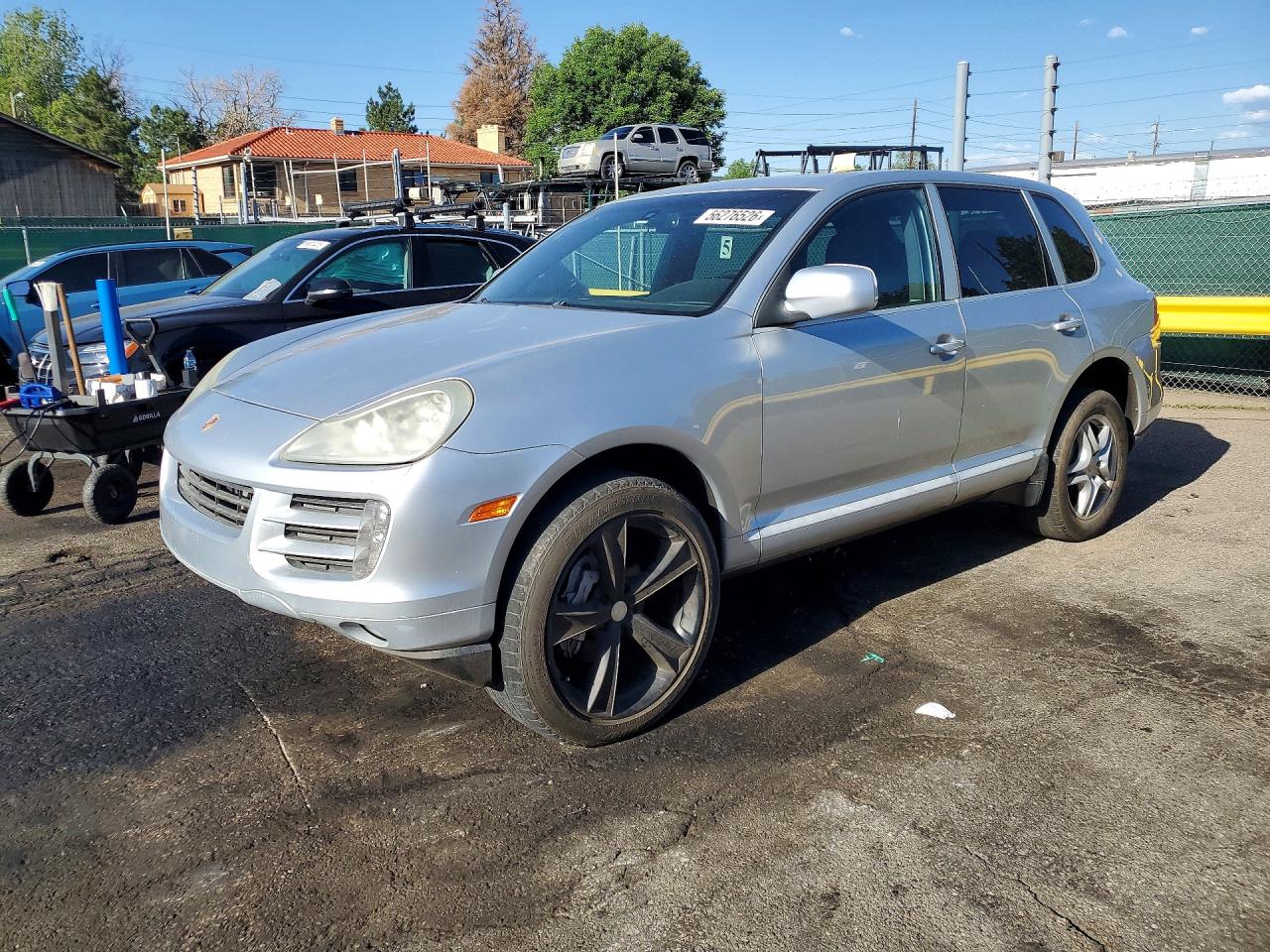 Salvage Porsche Cayenne Image