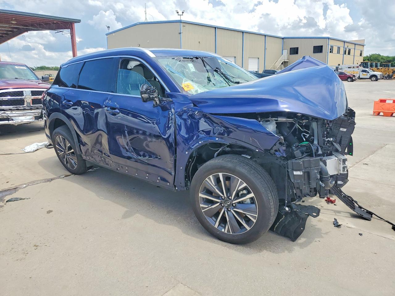 INFINITI Qx Luxe