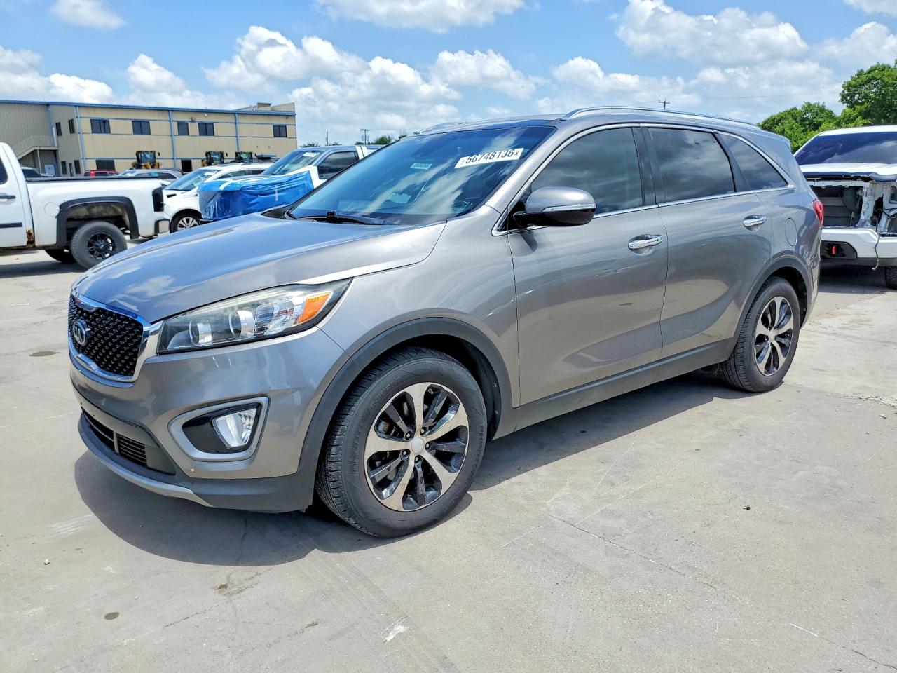 Salvage Kia Sorento Image