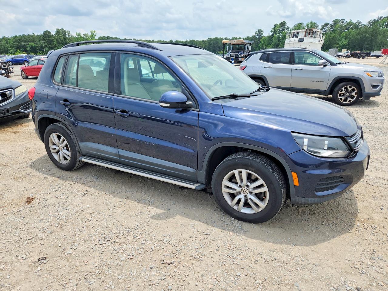 Volkswagen Tiguan S