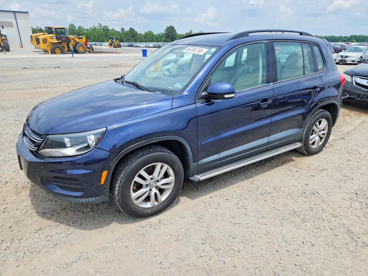 Salvage Volkswagen Tiguan Image