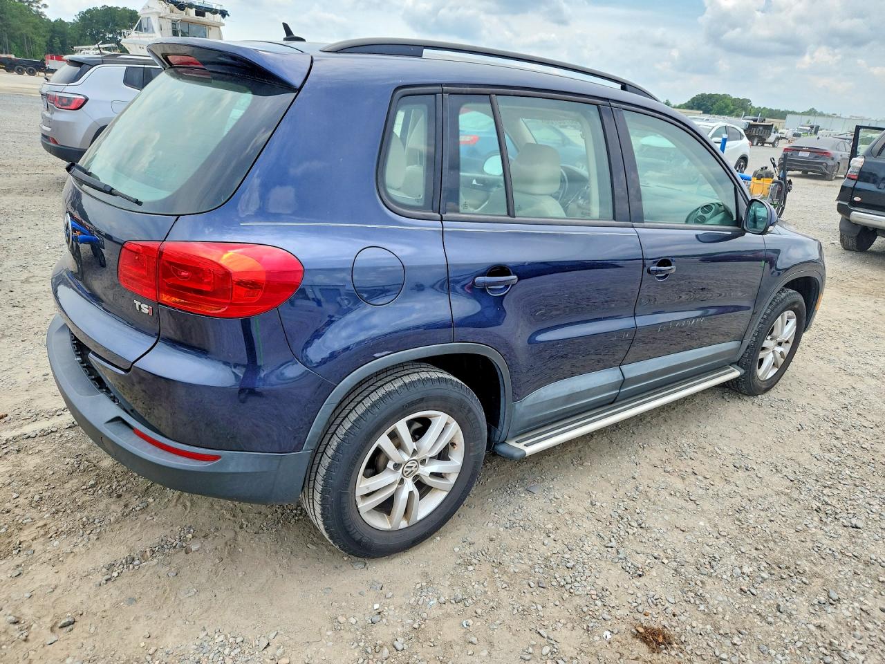 Volkswagen Tiguan S