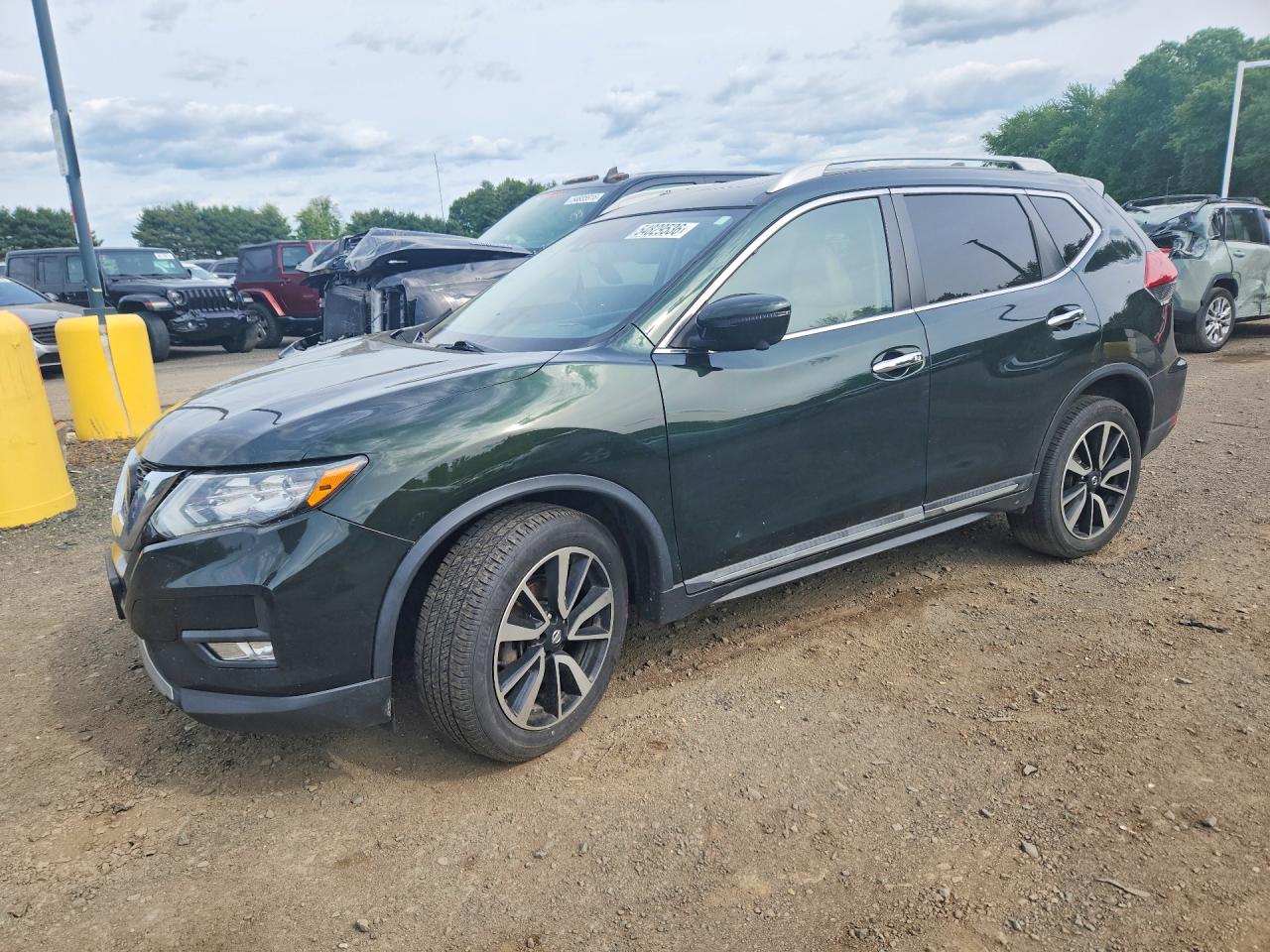 Salvage Nissan Rogue Image