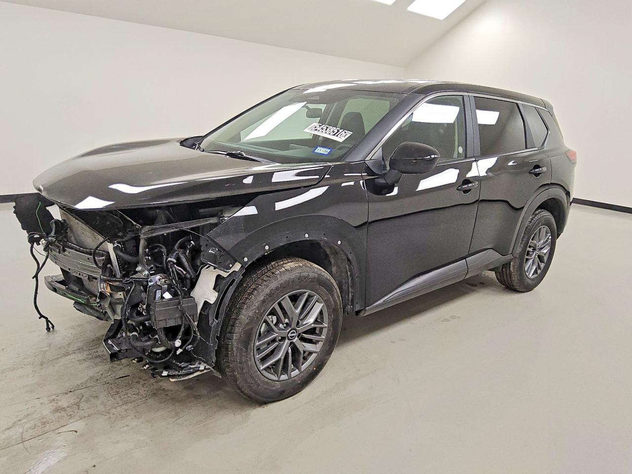 Salvage Nissan Rogue Image