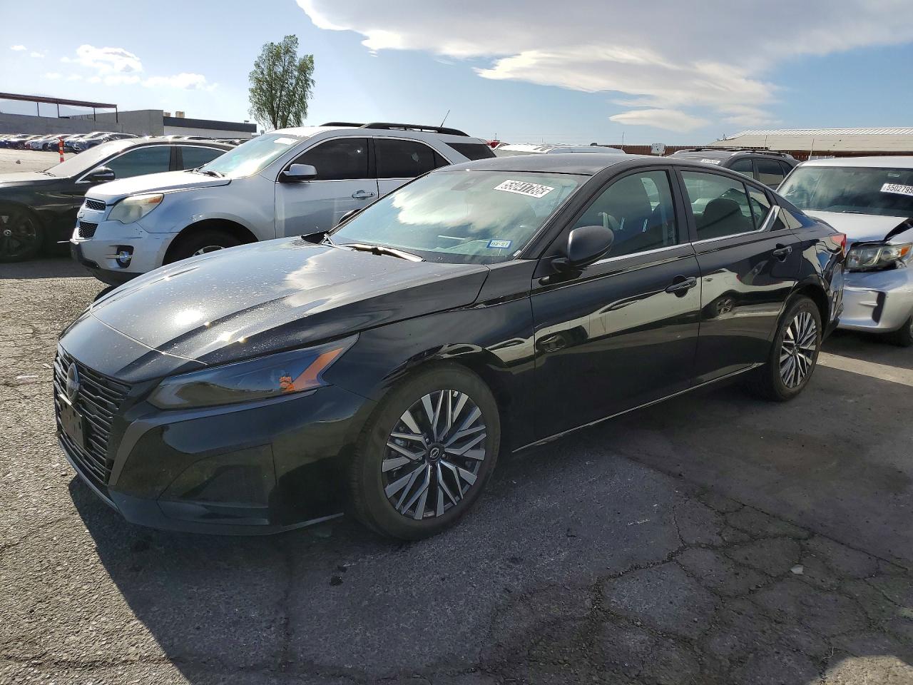Salvage Nissan Altima Image