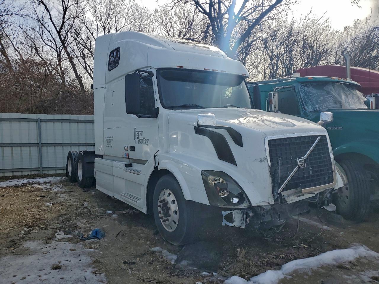 Salvage Volvo Vn Image
