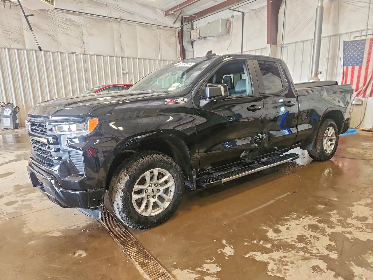 Salvage Chevrolet Silverado Image