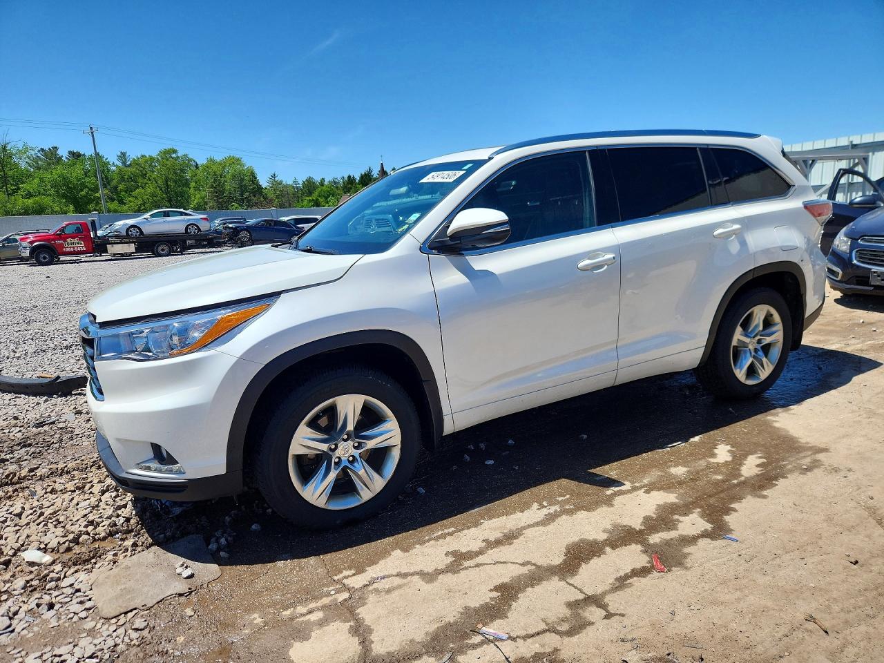 Salvage Toyota Highlander Image