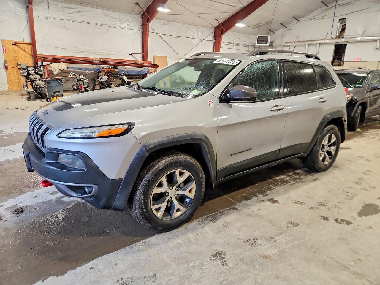Salvage Jeep Cherokee Image