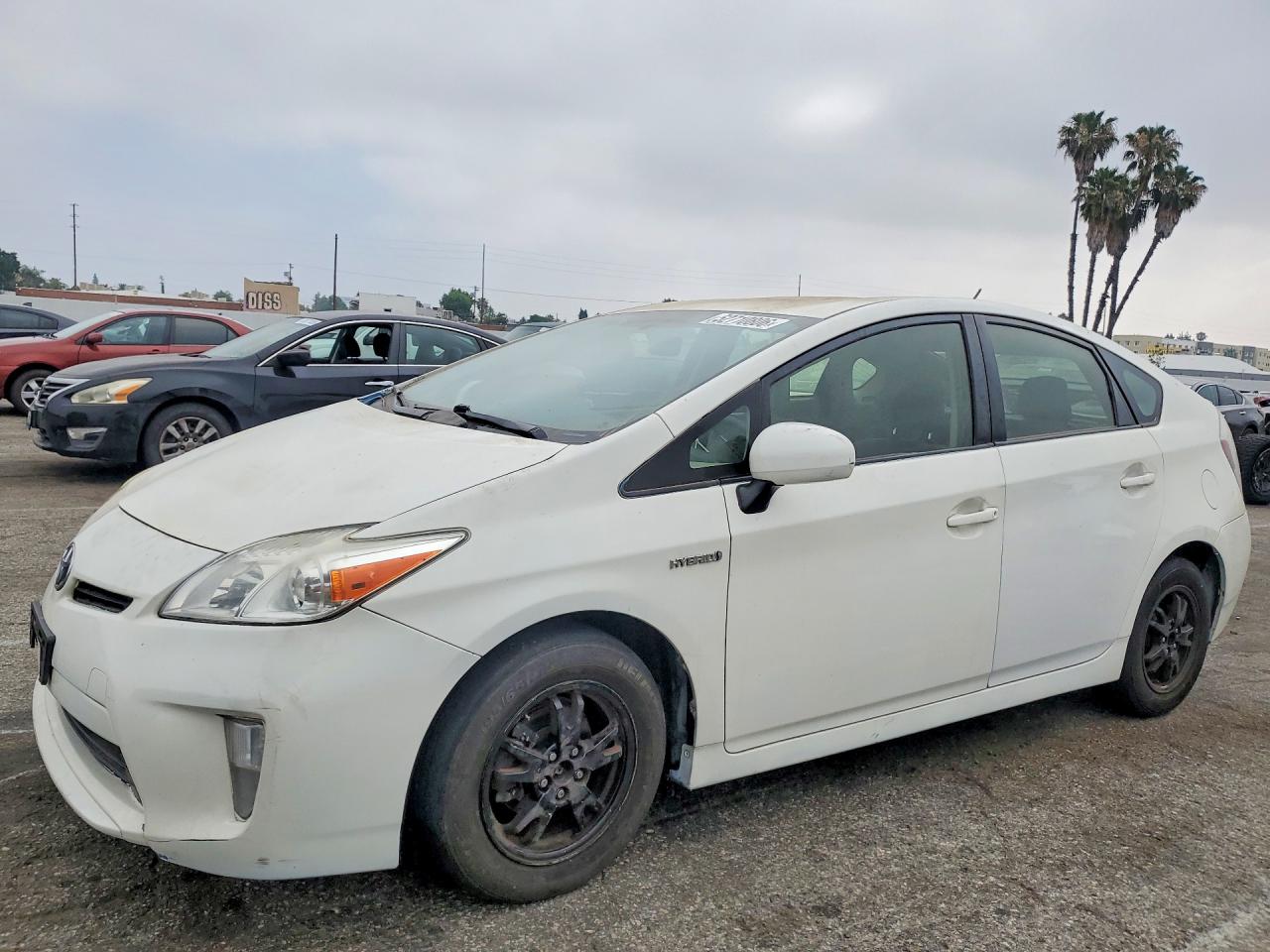 Salvage Toyota Prius Image