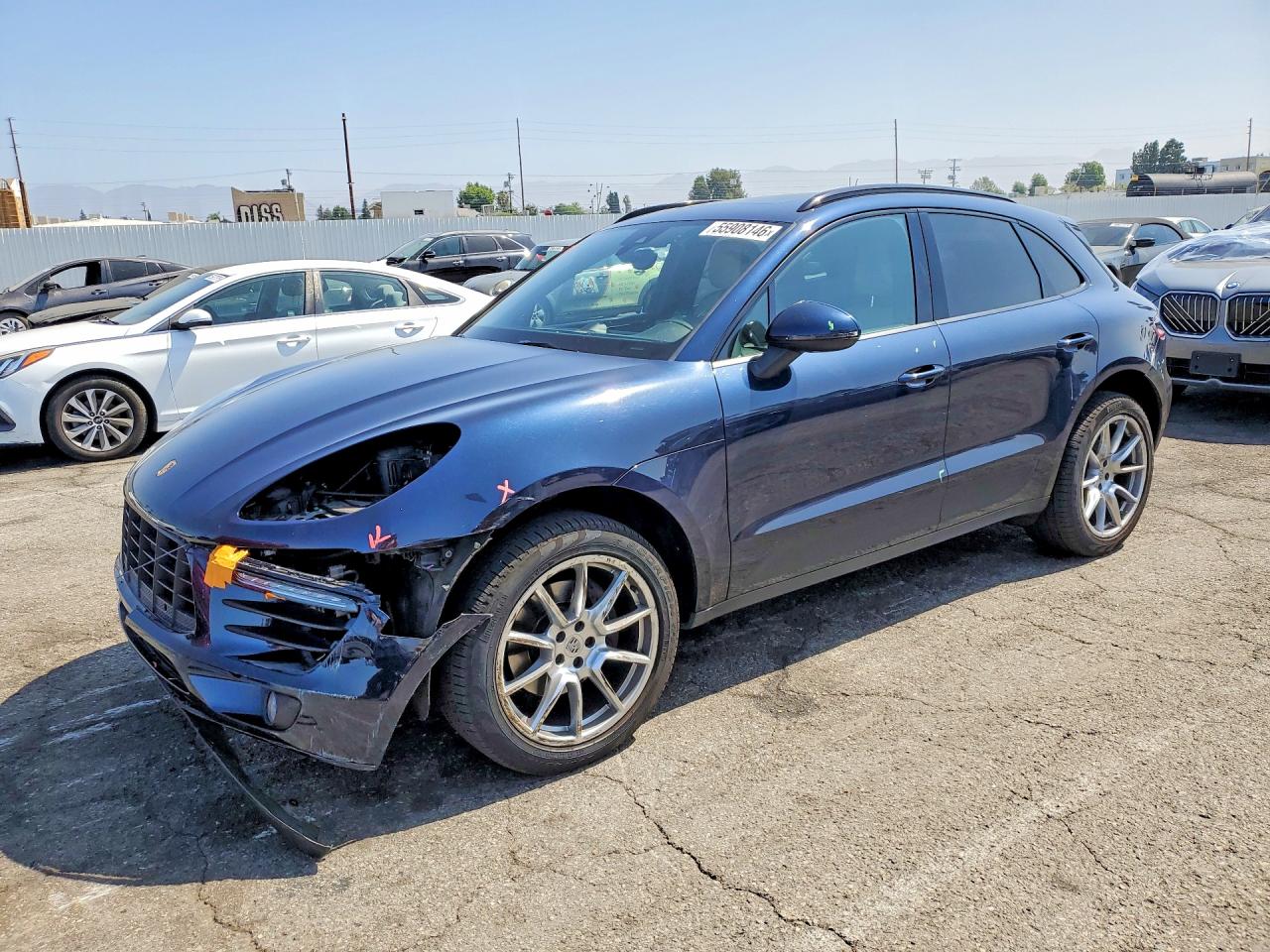 Salvage Porsche Macan Image