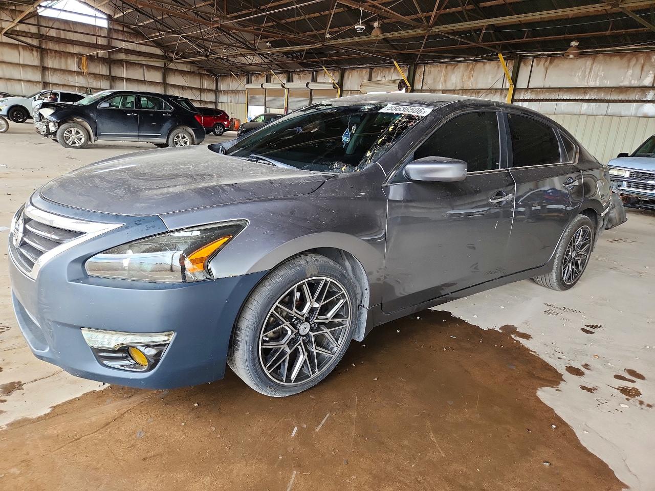Salvage Nissan Altima Image