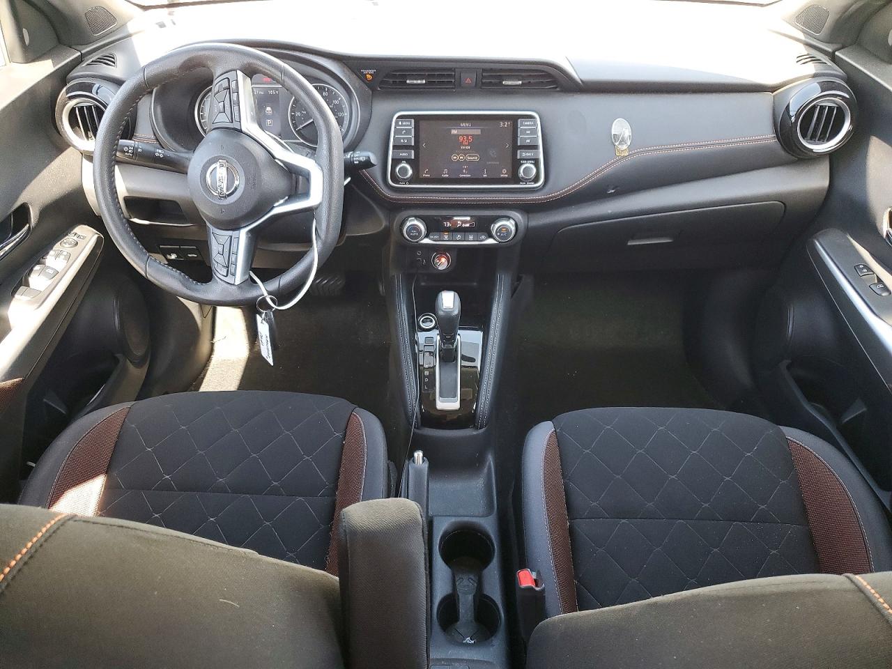 Nissan Kicks Sr