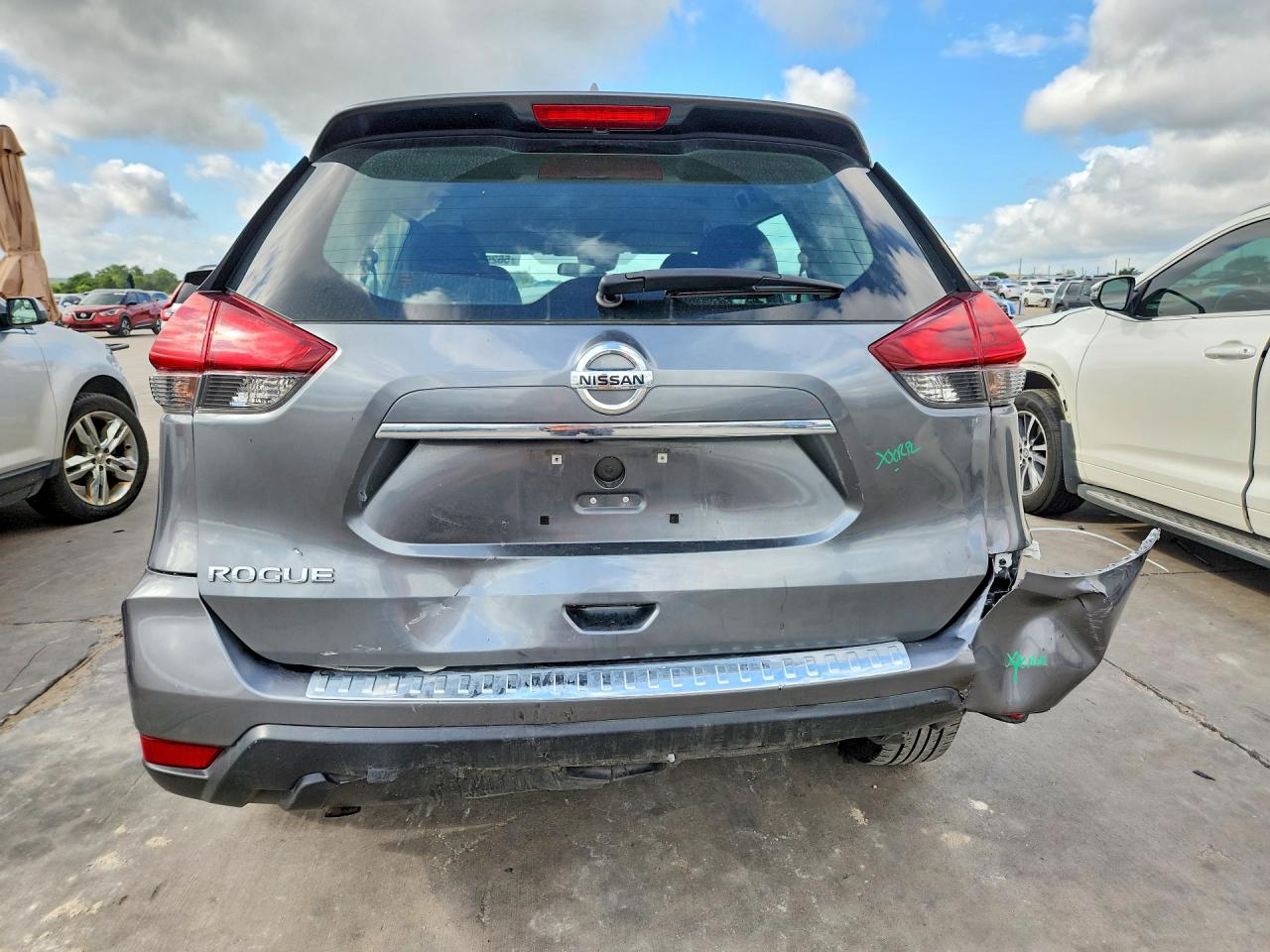Nissan Rogue S