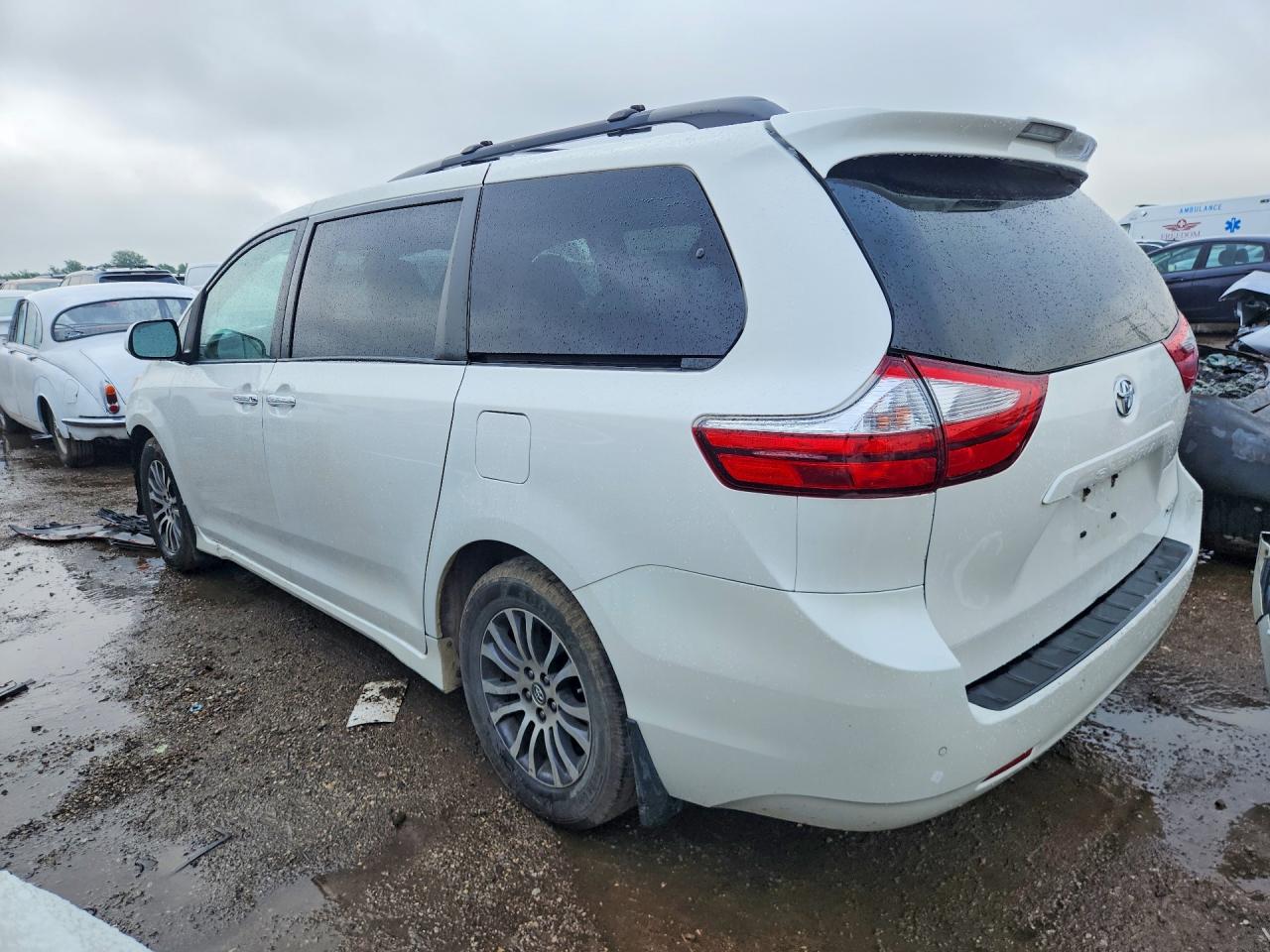 Toyota Sienna Xle 8-passenger